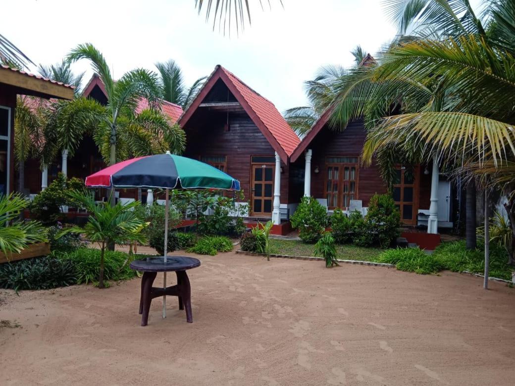 Elegant Green Beach Resort Trincomalee Buitenkant foto